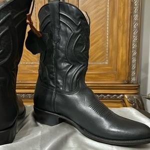 NWOT Cuervo boots for men.  They are handmade all leather boots.